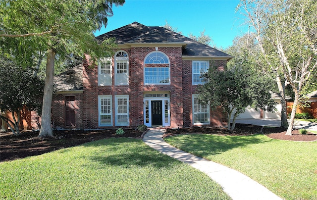 view of front of house with a front lawn