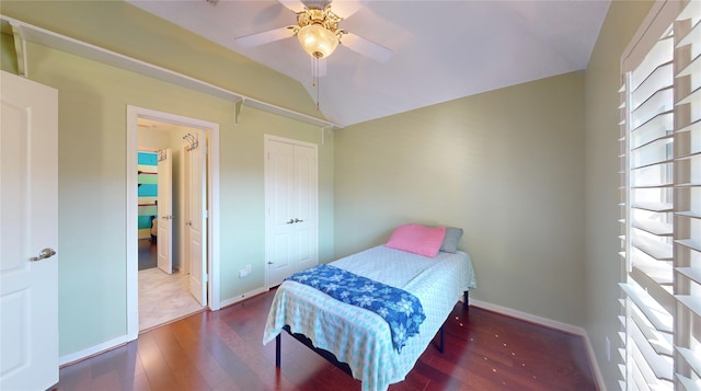 bedroom featuring dark hardwood / wood-style flooring, a closet, and ceiling fan