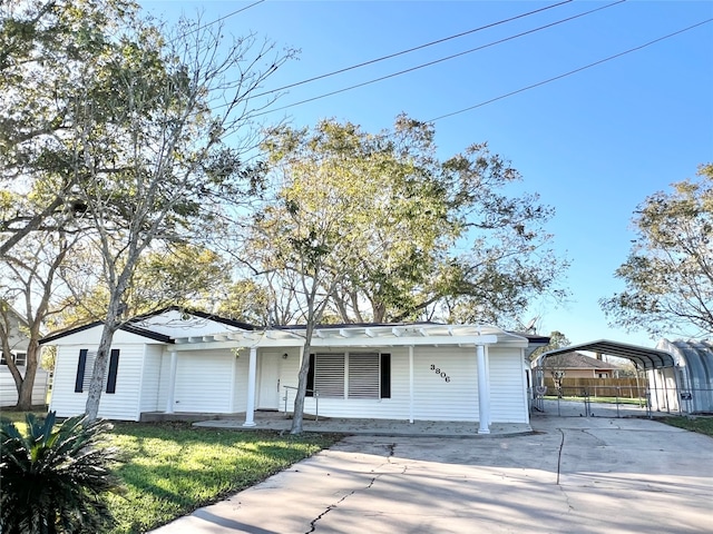 view of front facade featuring a carport