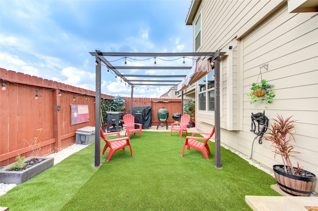 view of yard featuring a pergola