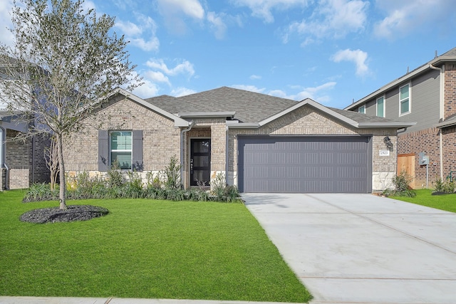 view of front of home featuring a front yard and a garage