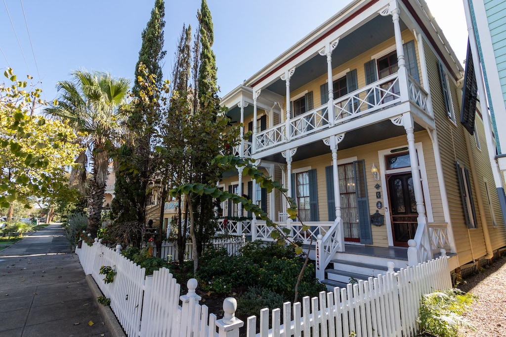 view of front facade featuring a balcony and a porch