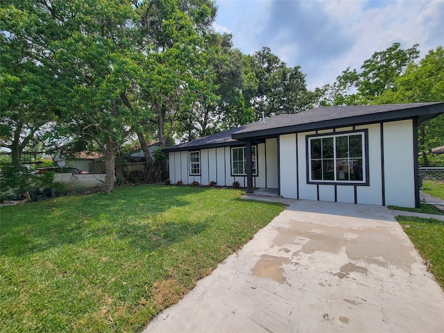 single story home featuring a front yard