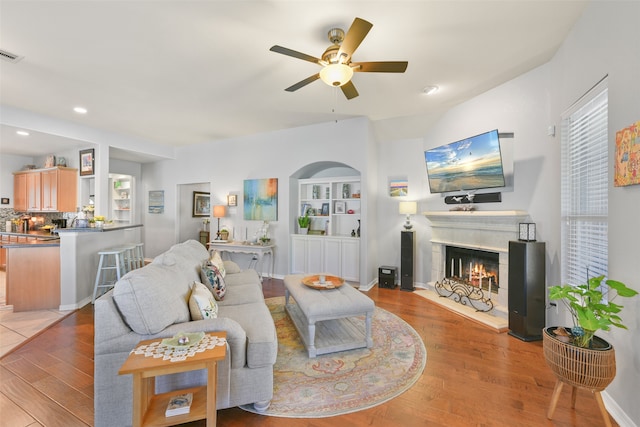 living room featuring light hardwood / wood-style floors and ceiling fan