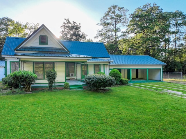 view of front of property featuring a front yard