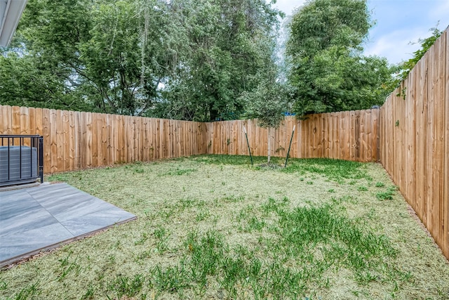 view of yard with a patio area