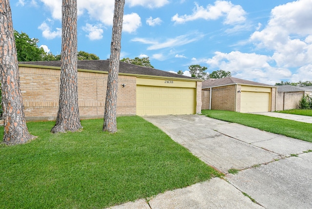 view of front of house with a front lawn and a garage