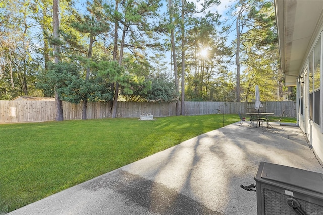 view of yard with a patio