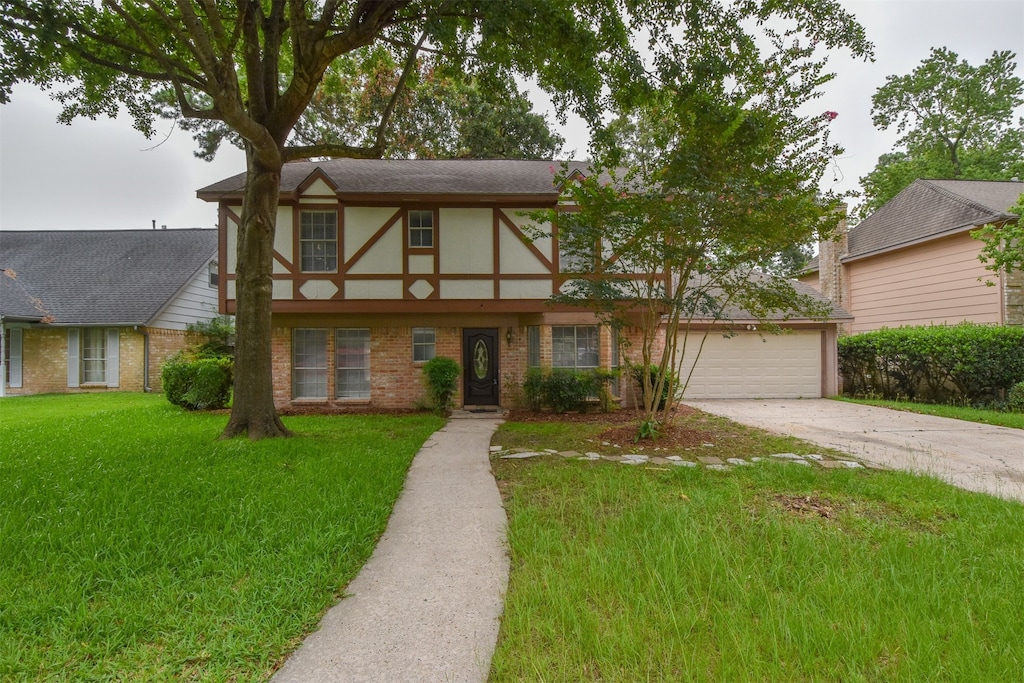 view of front of home featuring a front yard and a garage