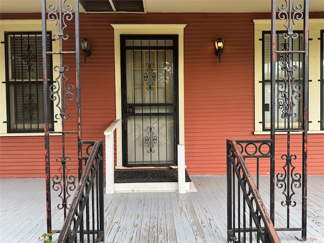 512 Threlkeld St, Houston, TX 77007 - property entrance with a porch