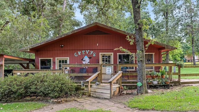 view of front of property