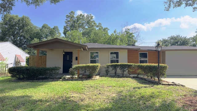 ranch-style home with a front lawn