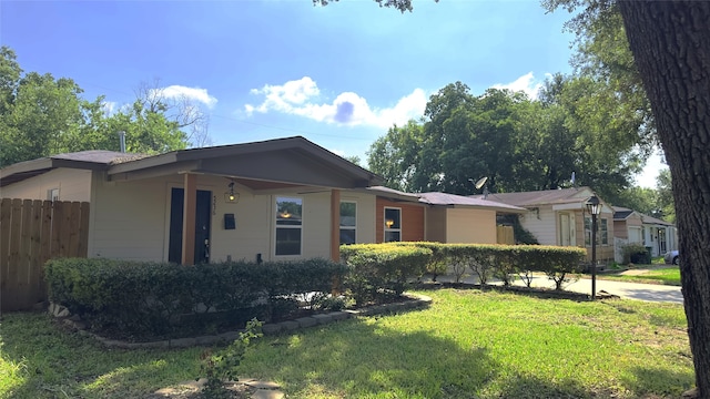 ranch-style house with a front yard