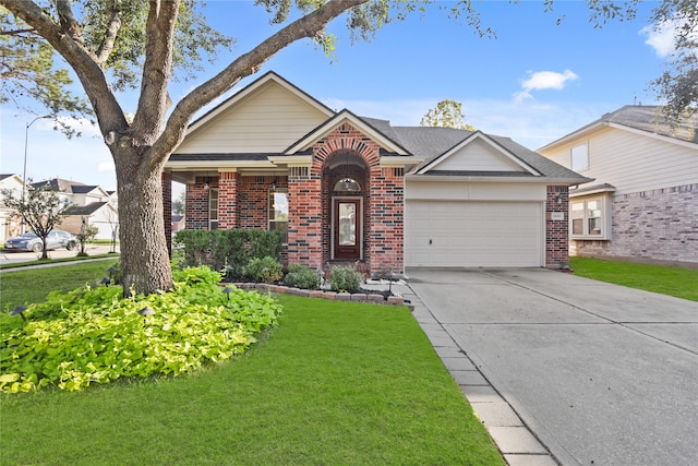 view of front facade featuring a front lawn and a garage