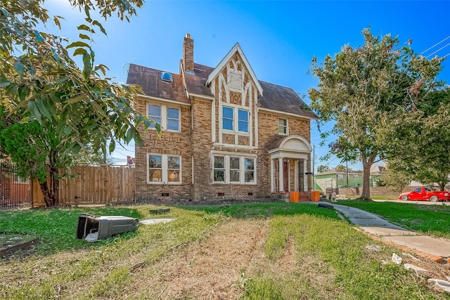 view of front facade with a front lawn