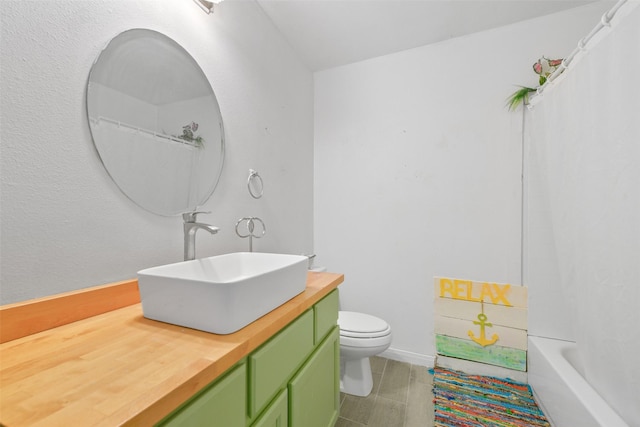 1018 Dolphin Rd, Gilchrist, TX 77617 - full bathroom featuring vanity, toilet, and shower / bath combo