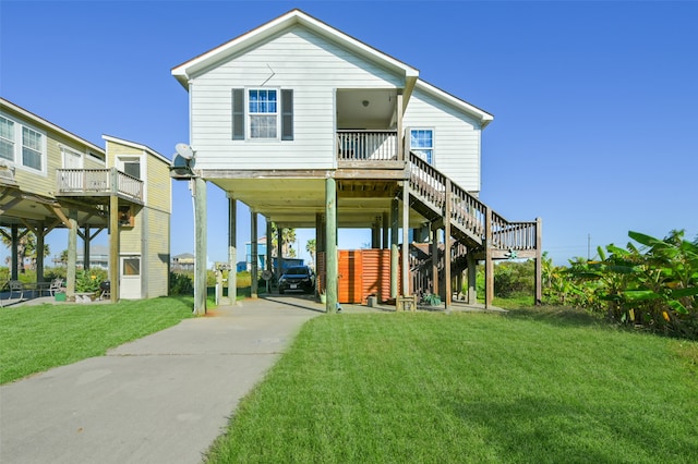 view of front of house featuring a carport and a front lawn