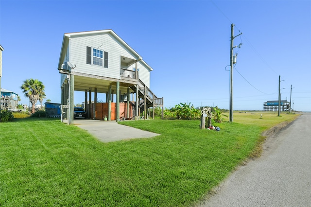 view of front of home with a front yard and a carport