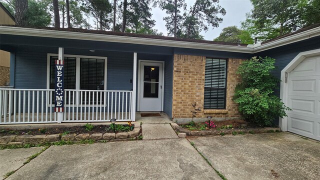 entrance to property with covered porch