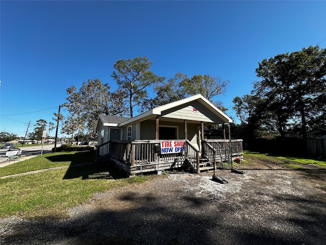 view of front of house with a porch and a front lawn