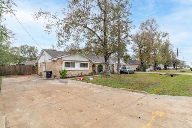 view of front of home with a front lawn