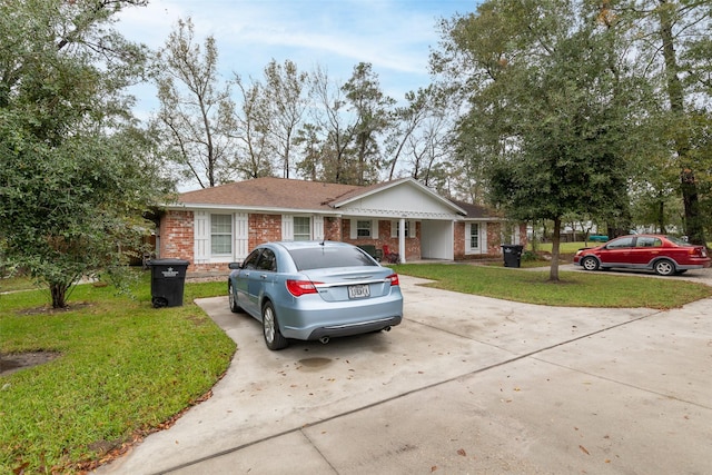 view of front of home with a front lawn