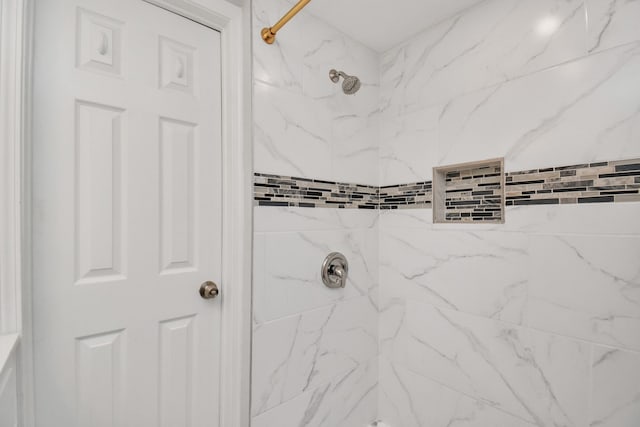 bathroom featuring tiled shower