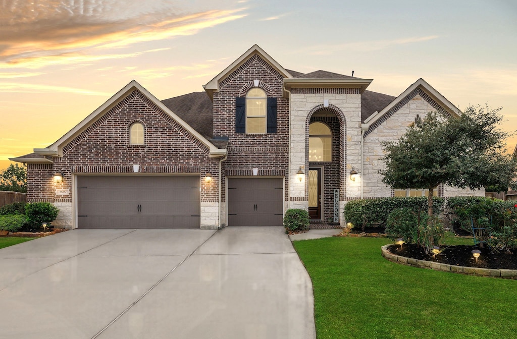 view of front of property featuring a yard and a garage