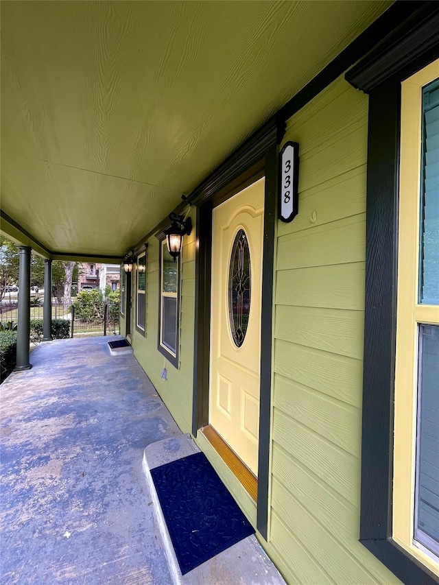 entrance to property featuring a porch