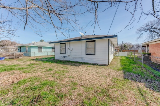 back of house featuring a yard