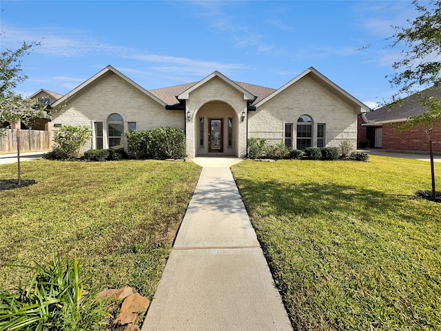 ranch-style house featuring a front yard