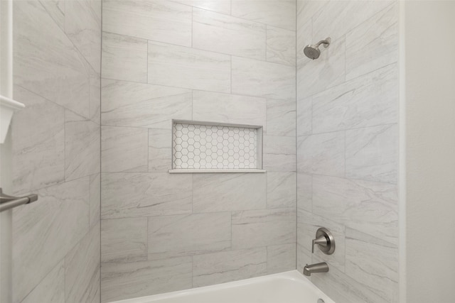 bathroom featuring tiled shower / bath combo