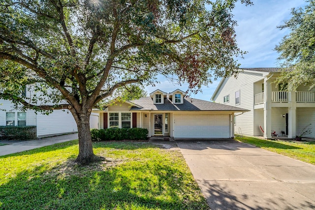 view of front of home featuring a front yard