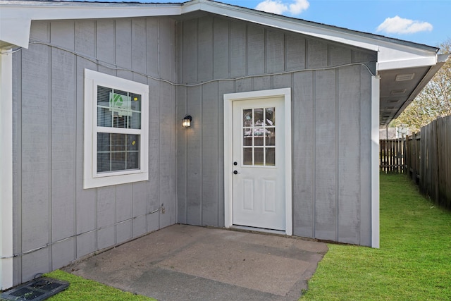 entrance to property featuring a yard