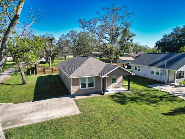 view of front of property featuring a patio and a front lawn