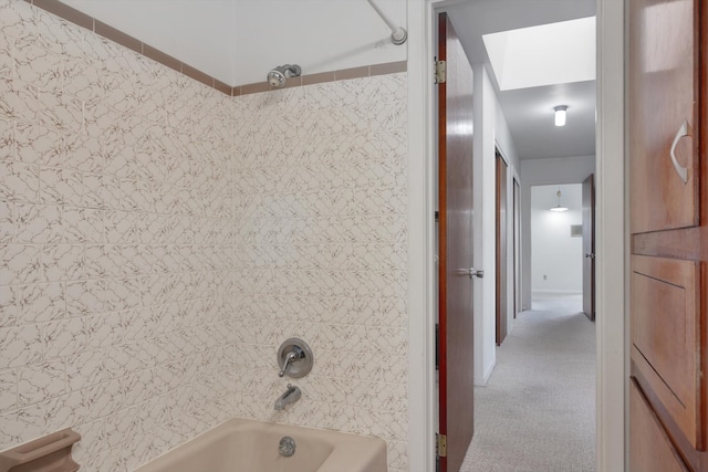 bathroom with tiled shower / bath