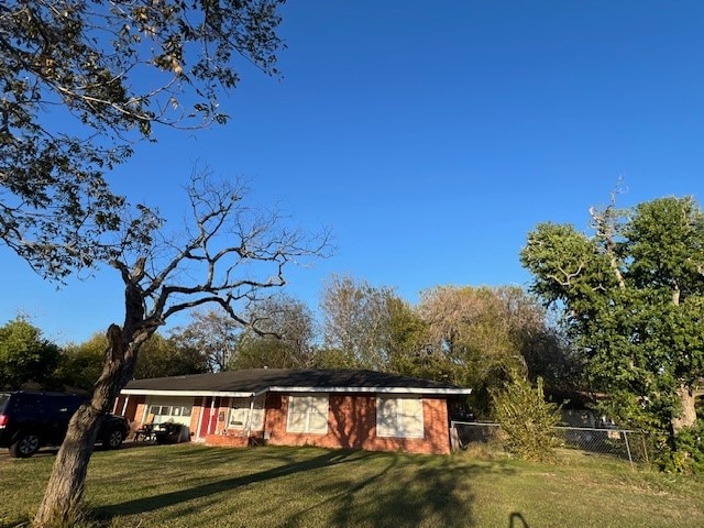 ranch-style house with a front lawn