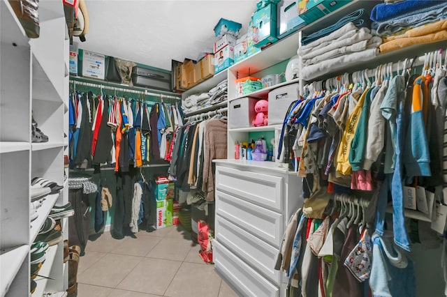 spacious closet with light tile patterned flooring