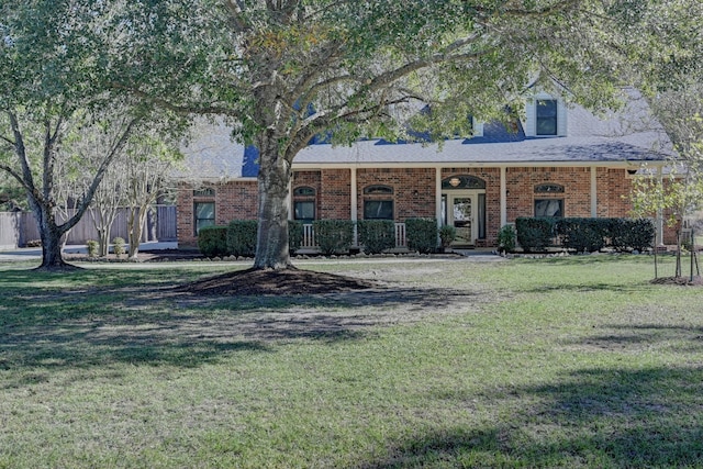 view of front of home featuring a front yard