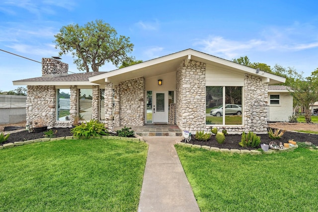 view of front of home with a front lawn