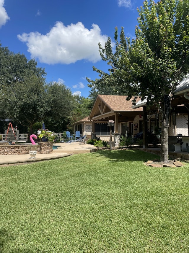 view of yard featuring a patio area