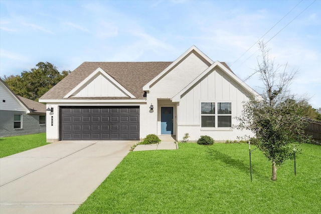 view of front of property featuring a front lawn and a garage