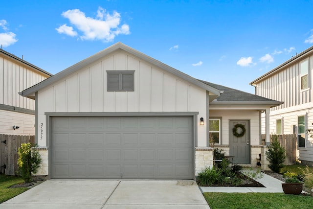 view of front facade featuring a garage