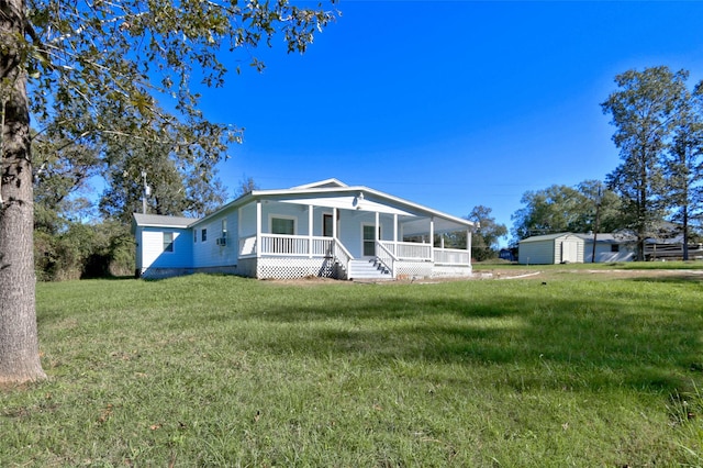 view of front facade with covered porch and a front lawn