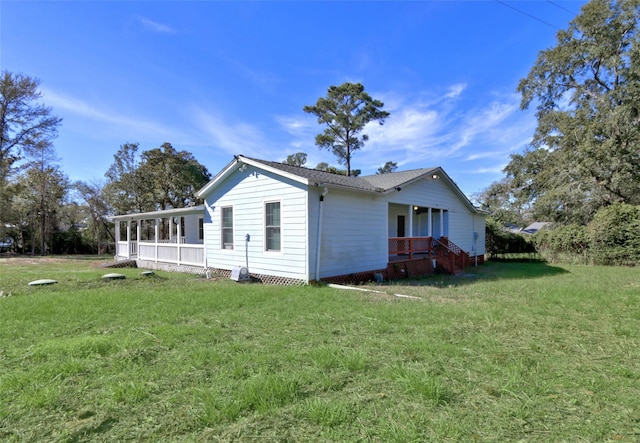 170 Mesa Verde, Livingston, TX 77351 - view of side of home featuring a porch, a shingled roof, and a yard