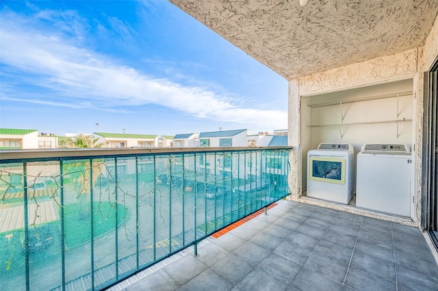 balcony featuring independent washer and dryer