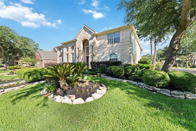 view of front of property with a front yard