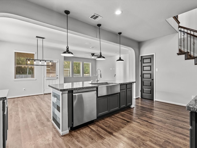 kitchen featuring dishwasher, sink, ceiling fan, dark hardwood / wood-style floors, and decorative light fixtures