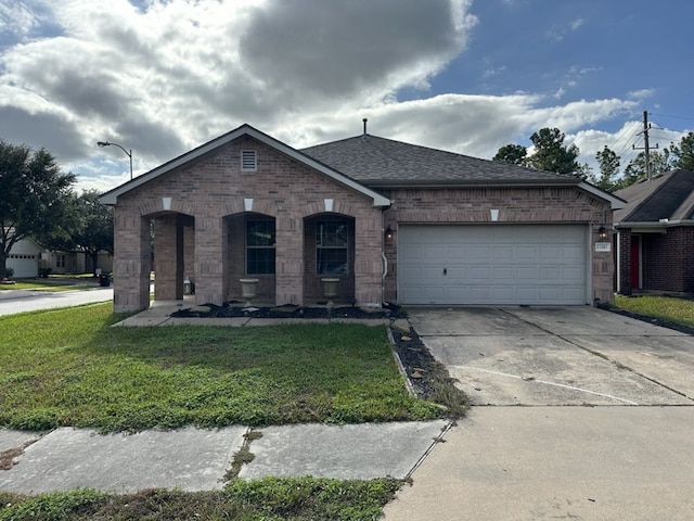 view of front of house featuring a garage and a front yard