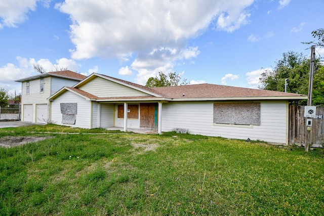 view of front of property with a front yard